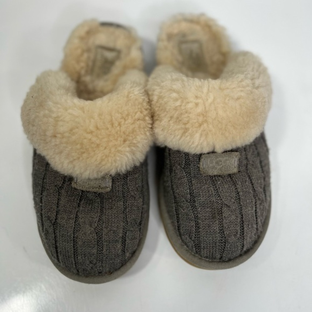 UGG dark grey slippers, fur-lined